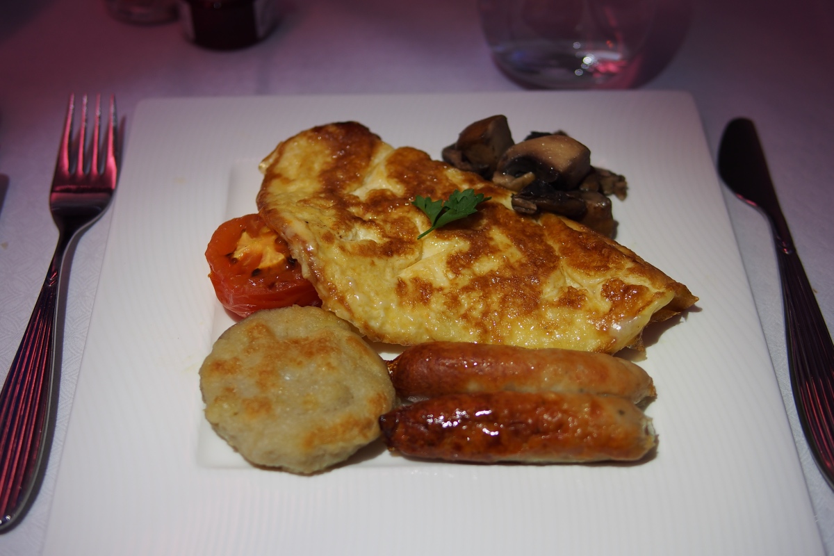 Cheddar Cheese Omelette with Grilled Chicken Sausage with Potato Rösti, Grilled Tomato and Mushroom