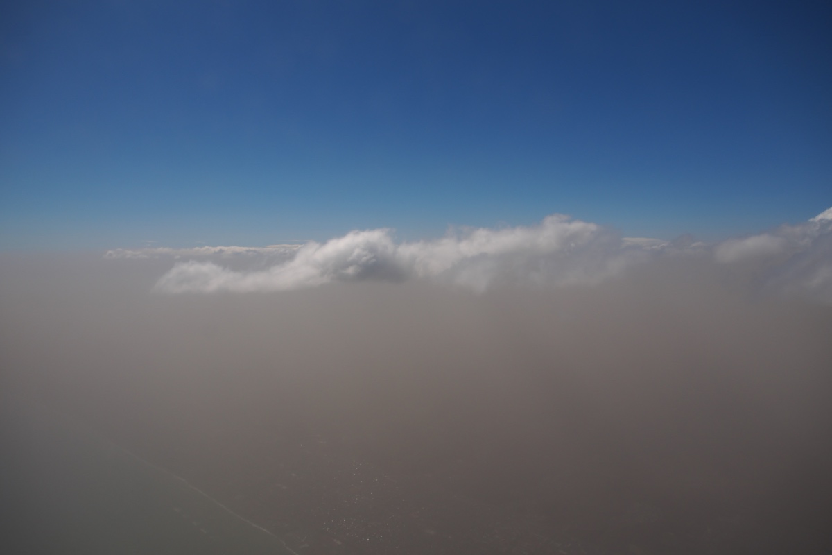 PS: 剛好那日日本黃砂吹襲，飛機上清楚見到黃砂的嚴重 ><